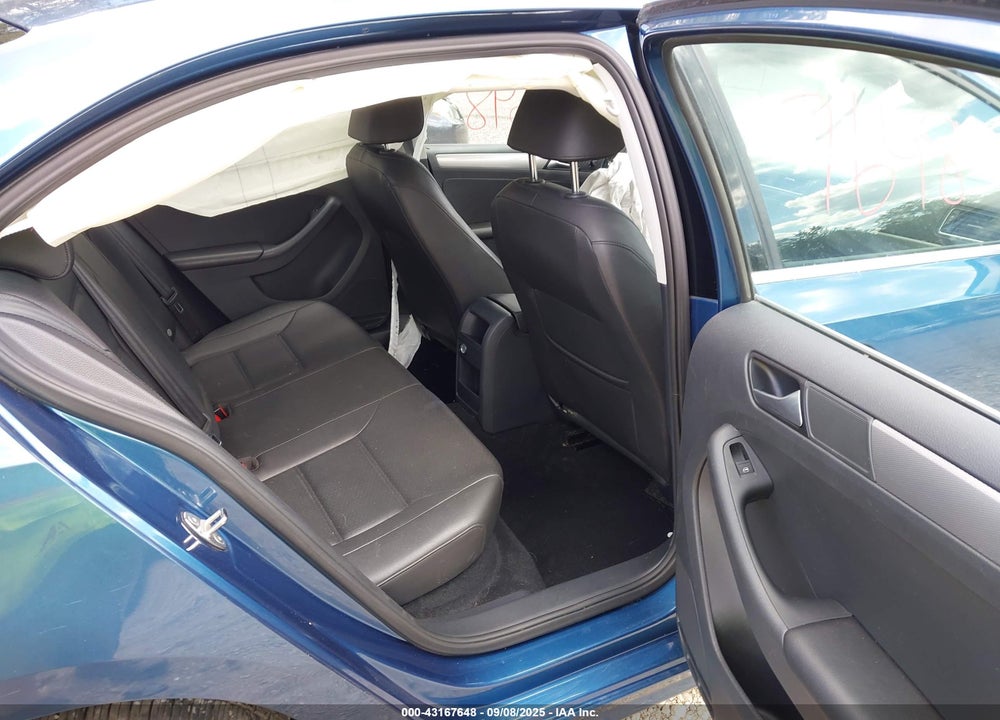 2017 VOLKSWAGEN JETTA VIN: 3VWDB7AJ7HM255987