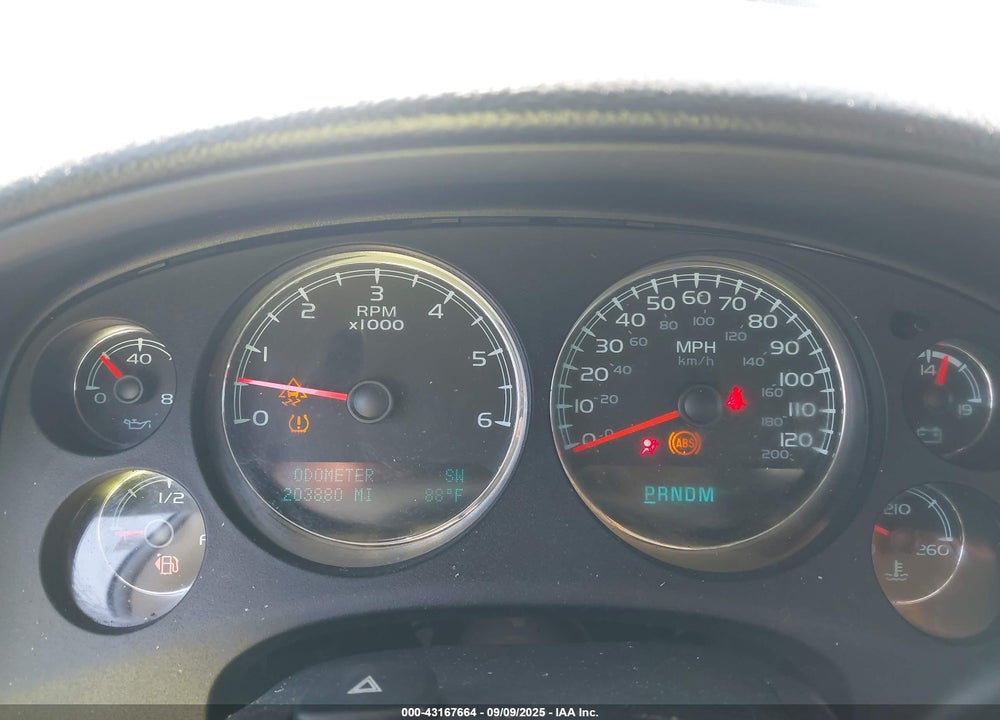 2011 CHEVROLET TAHOE VIN: 1GNSKBE02BR319297