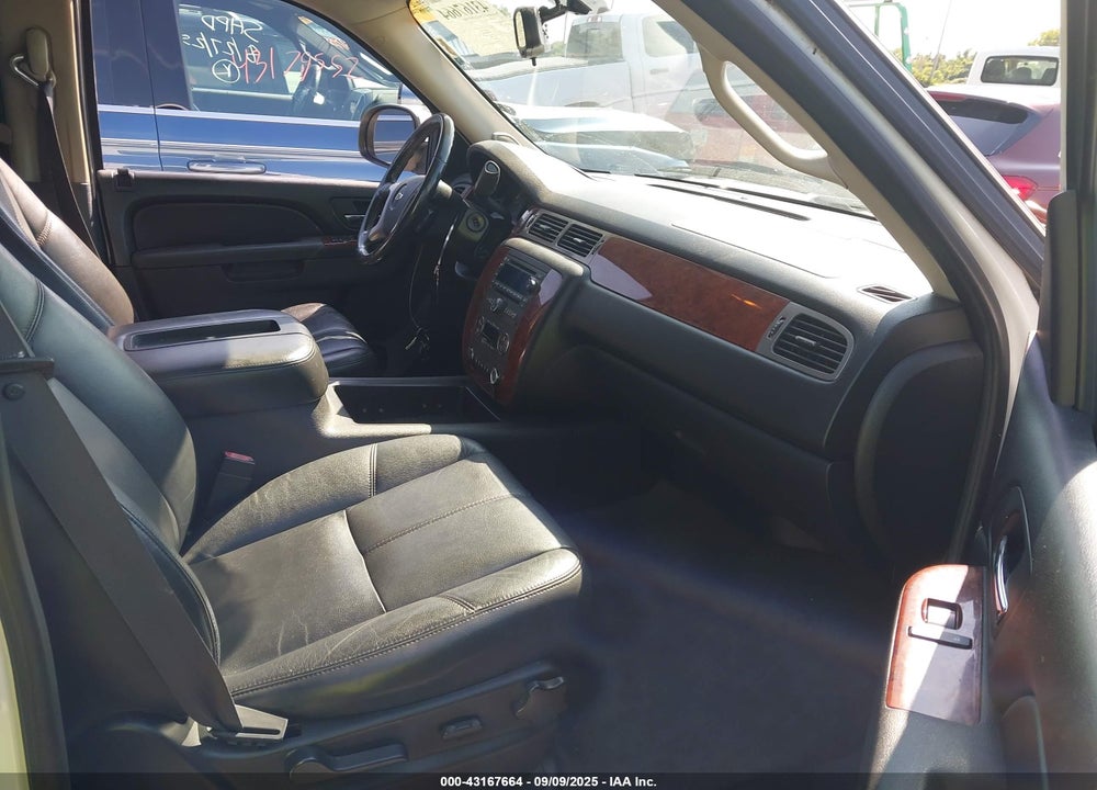 2011 CHEVROLET TAHOE VIN: 1GNSKBE02BR319297