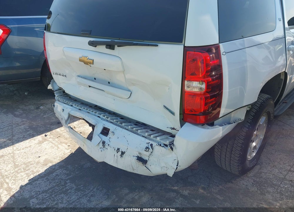 2011 CHEVROLET TAHOE VIN: 1GNSKBE02BR319297