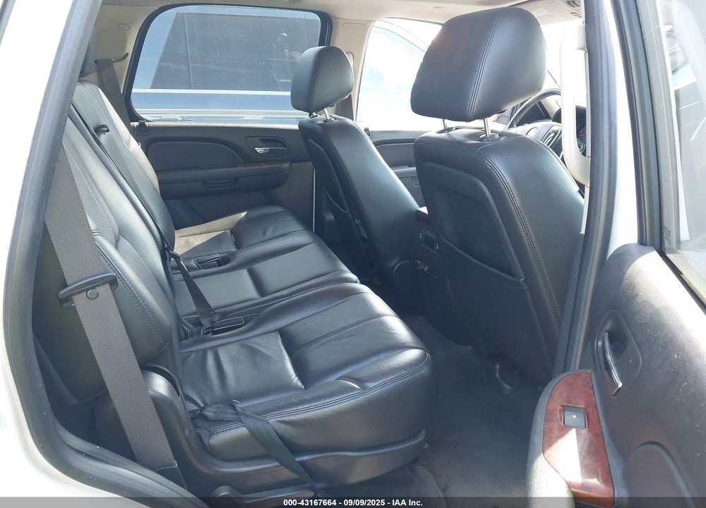2011 CHEVROLET TAHOE VIN: 1GNSKBE02BR319297