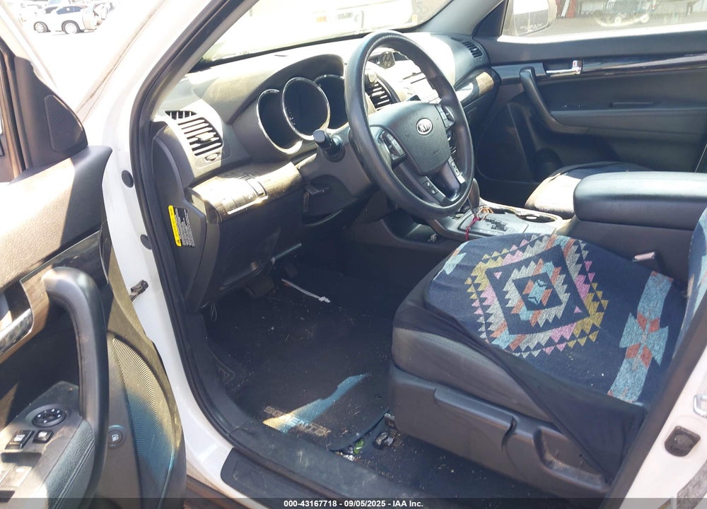 2011 KIA SORENTO LX VIN: 5XYKT3A13BG184758