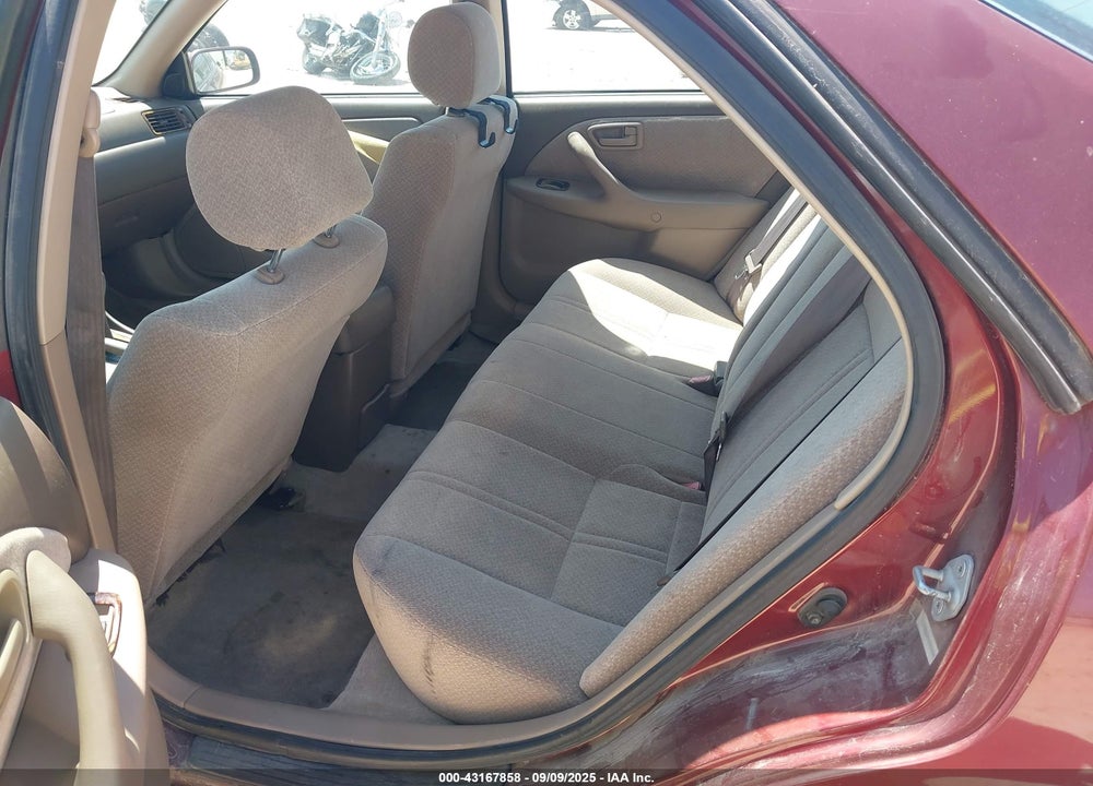 2000 TOYOTA CAMRY LE VIN: JT2BG22K3Y0423349