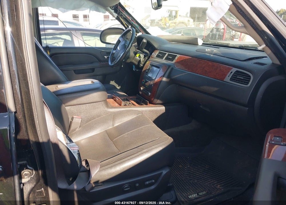 2013 CHEVROLET SUBURBAN 1500 LT VIN: 1GNSCJE02DR338877