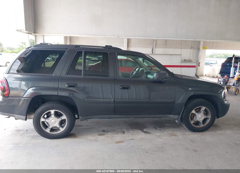 2005 CHEVROLET TRAILBLAZER LT VIN: 1GNDS13SX52224538