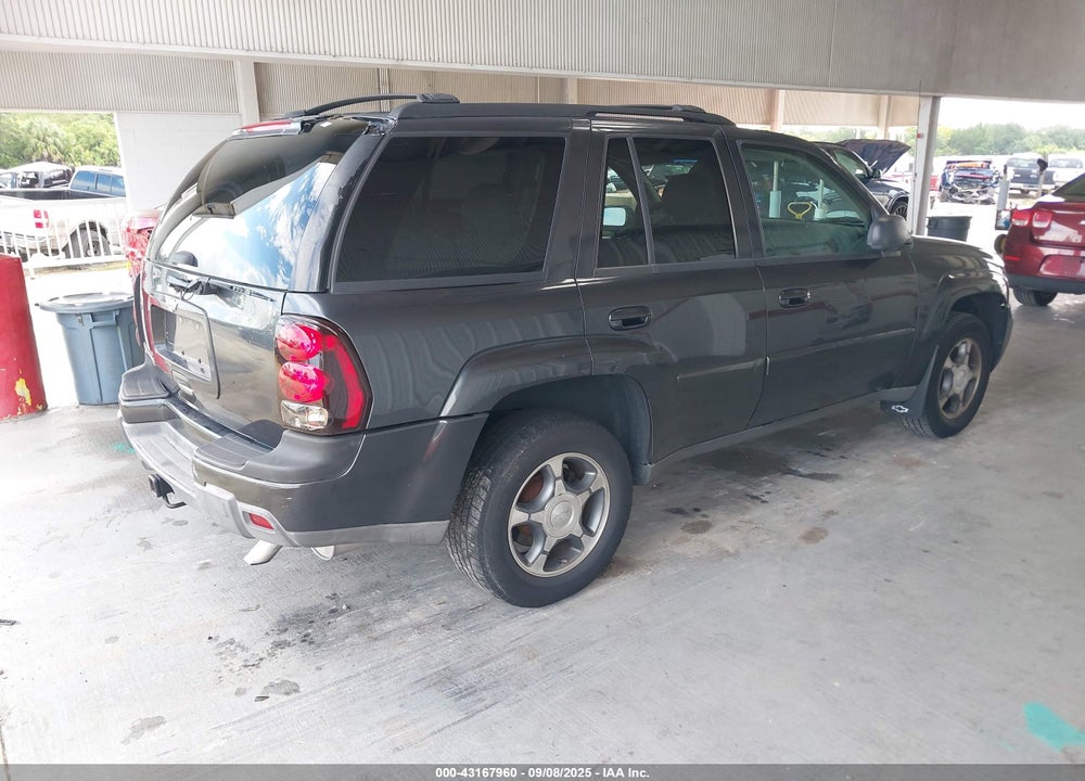 2005 CHEVROLET TRAILBLAZER LT VIN: 1GNDS13SX52224538
