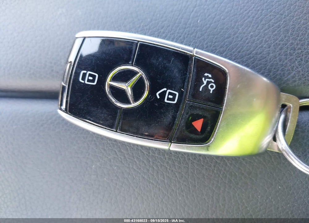2017 MERCEDES-BENZ E 300 VIN: WDDZF4JB8HA018951