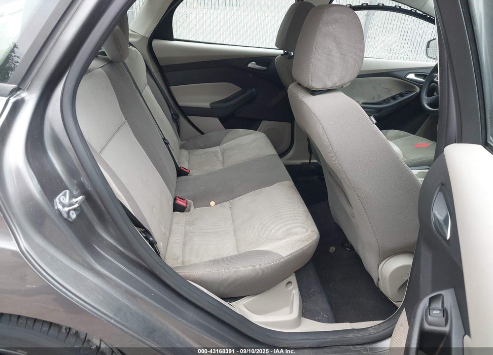 2014 FORD FOCUS VIN: 1FADP3F21EL456107