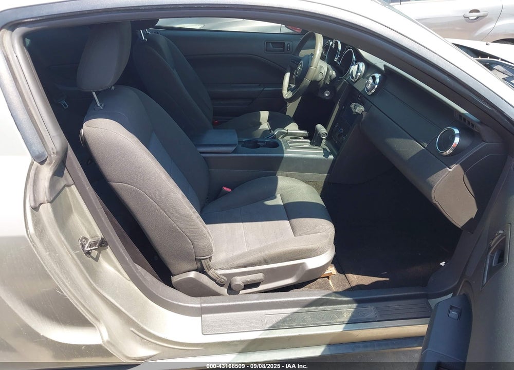 2005 FORD MUSTANG V6 DELUXE/V6 PREMIUM VIN: 1ZVFT80N655136944