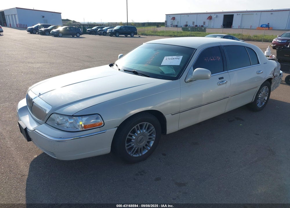 2007 LINCOLN TOWN CAR SIGNATURE L VIN: 1LNHM85W97Y605211