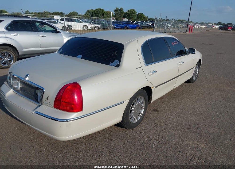 2007 LINCOLN TOWN CAR SIGNATURE L VIN: 1LNHM85W97Y605211