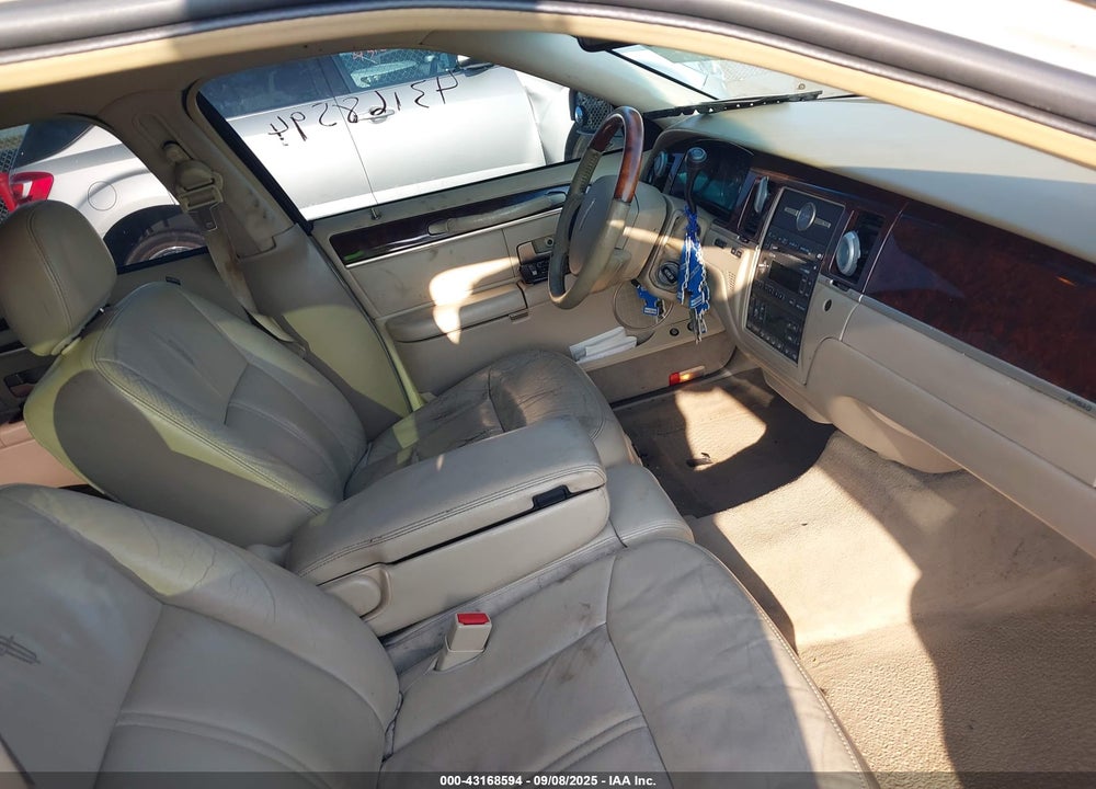 2007 LINCOLN TOWN CAR SIGNATURE L VIN: 1LNHM85W97Y605211