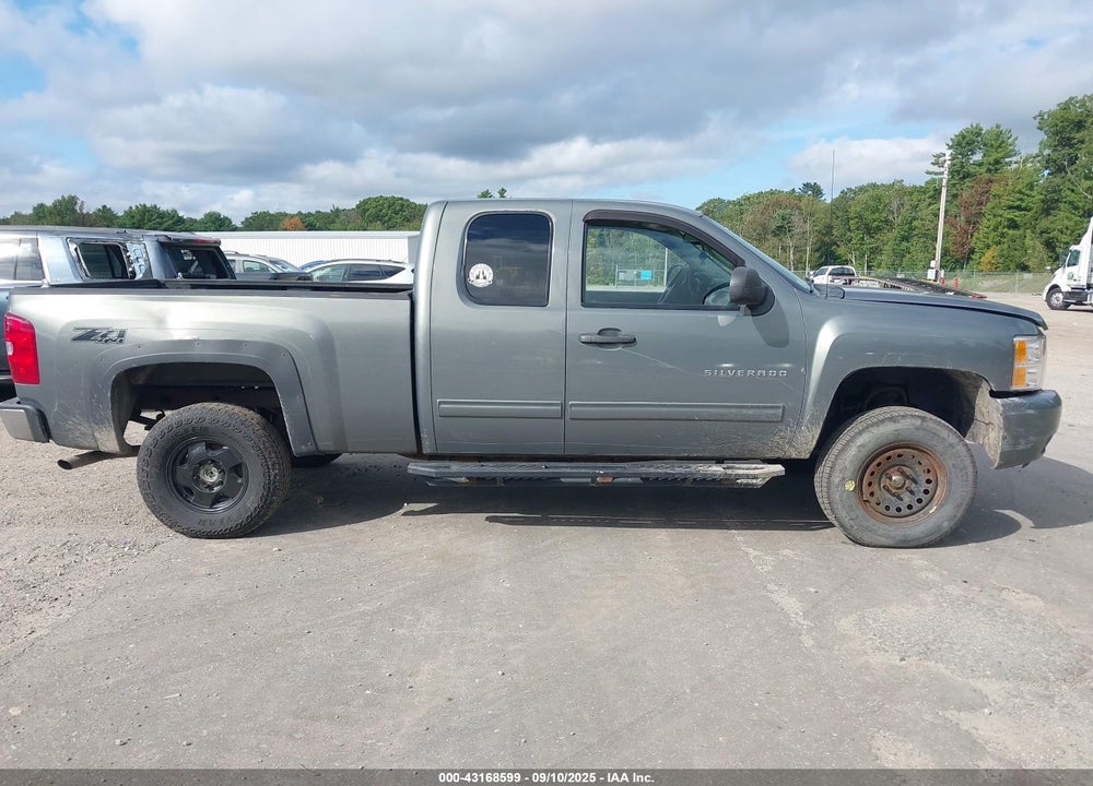 2011 CHEVROLET SILVERADO 1500 LT VIN: 1GCRKSE31BZ418341