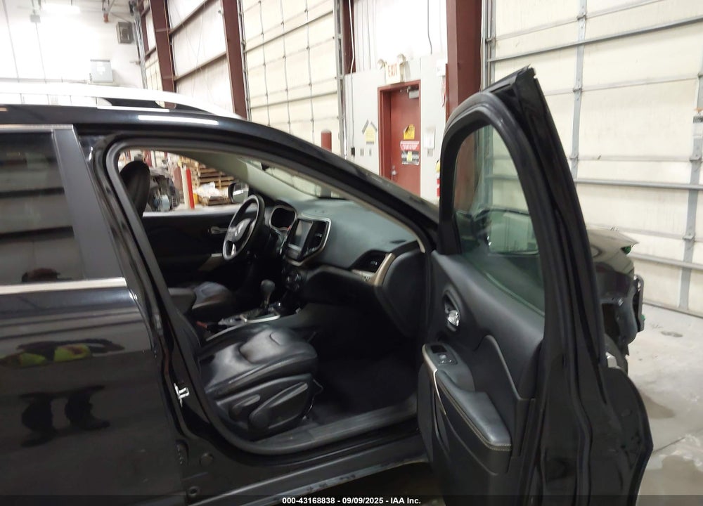 2017 JEEP CHEROKEE LATITUDE 4X4 VIN: 1C4PJMCS8HW634360