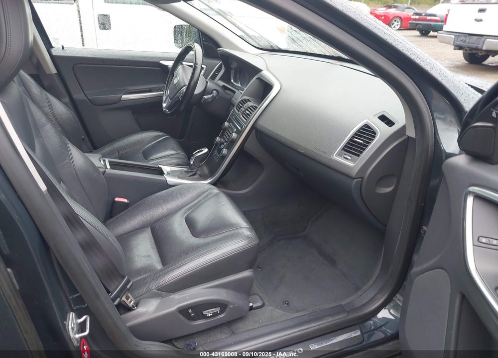 2014 VOLVO XC60 VIN: YV4940DZ4E2509957