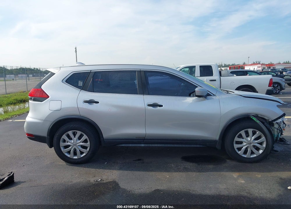2017 NISSAN ROGUE S VIN: KNMAT2MT6HP555825