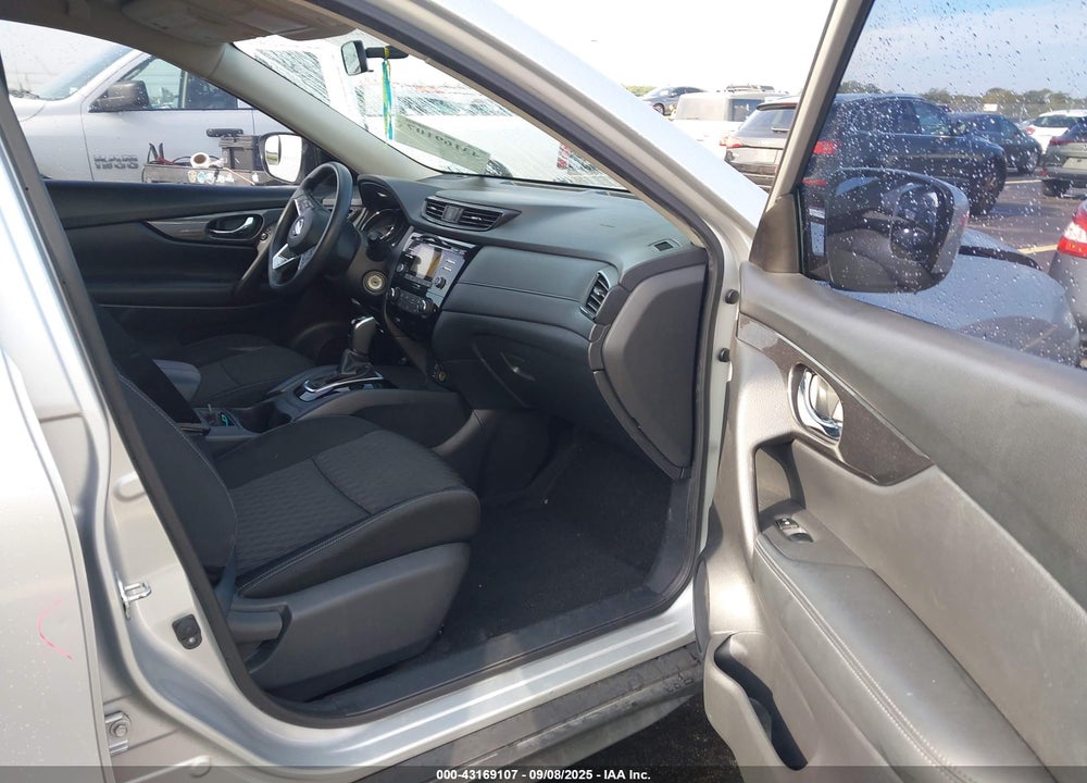 2017 NISSAN ROGUE S VIN: KNMAT2MT6HP555825