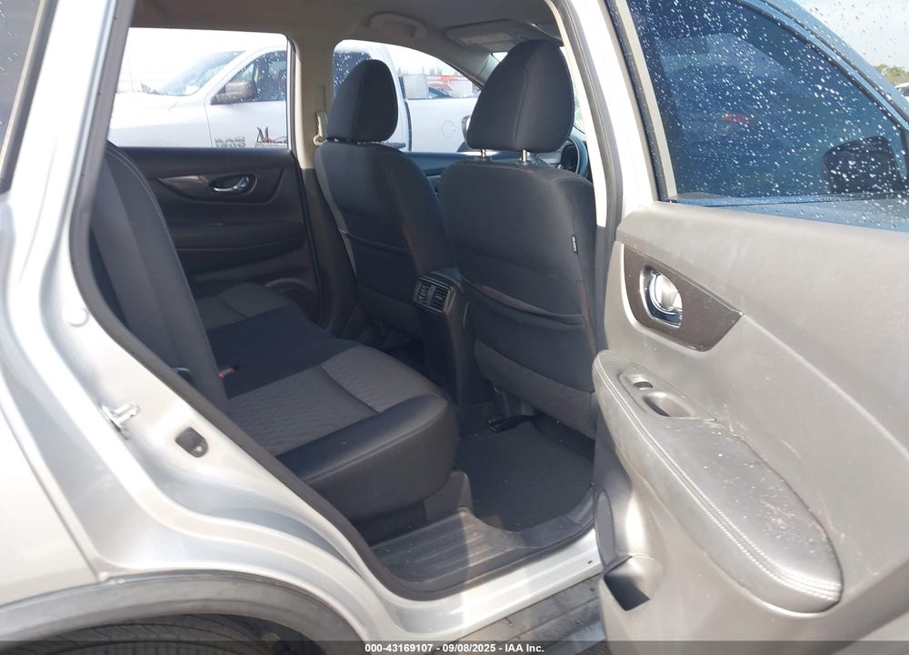 2017 NISSAN ROGUE S VIN: KNMAT2MT6HP555825