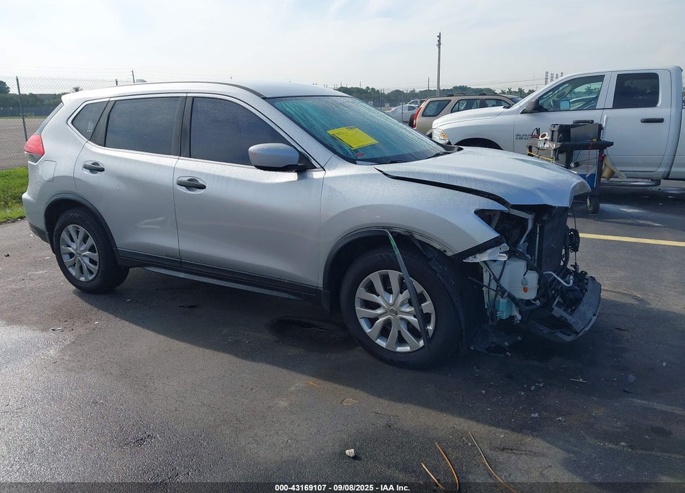 2017 NISSAN ROGUE S VIN: KNMAT2MT6HP555825