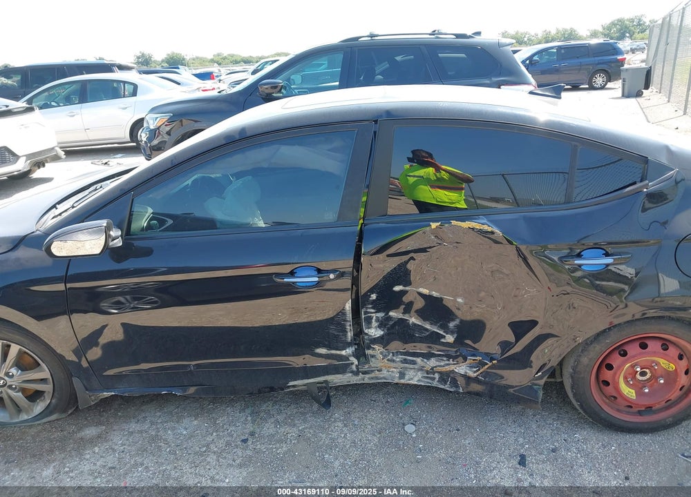 2018 HYUNDAI ELANTRA VIN: KMHD84LF1JU475602