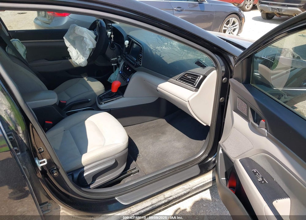 2018 HYUNDAI ELANTRA VIN: KMHD84LF1JU475602
