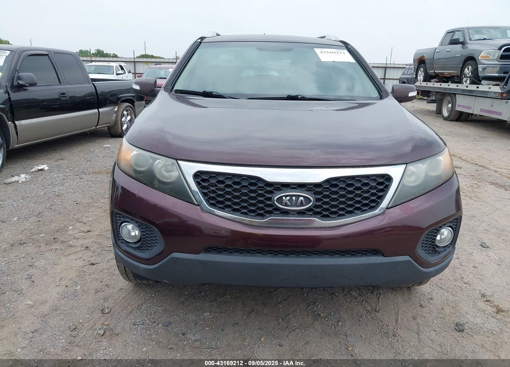 2011 KIA SORENTO VIN: 5XYKT4A15BG137219
