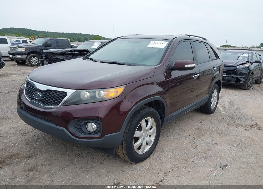 2011 KIA SORENTO VIN: 5XYKT4A15BG137219