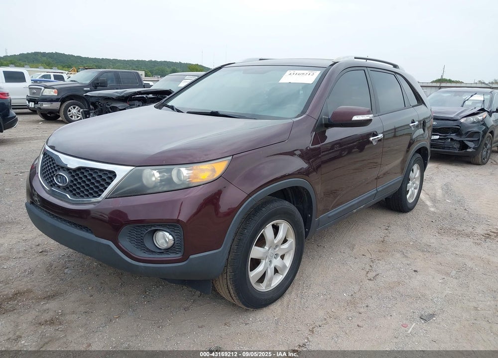 2011 KIA SORENTO VIN: 5XYKT4A15BG137219