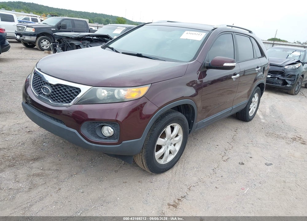 2011 KIA SORENTO VIN: 5XYKT4A15BG137219