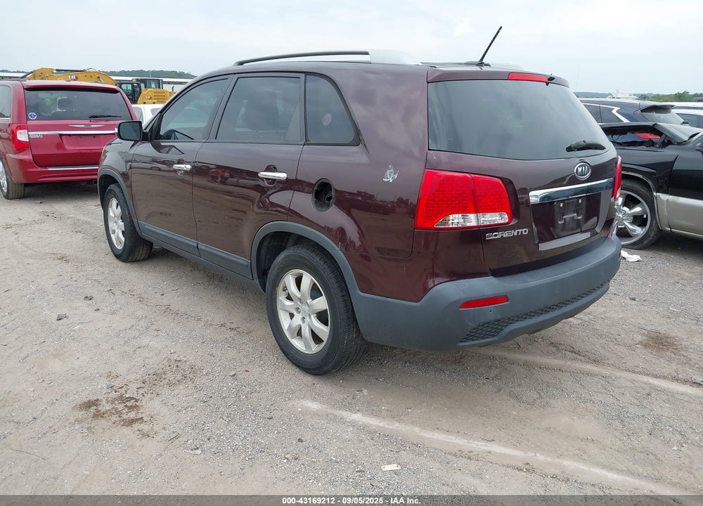 2011 KIA SORENTO VIN: 5XYKT4A15BG137219