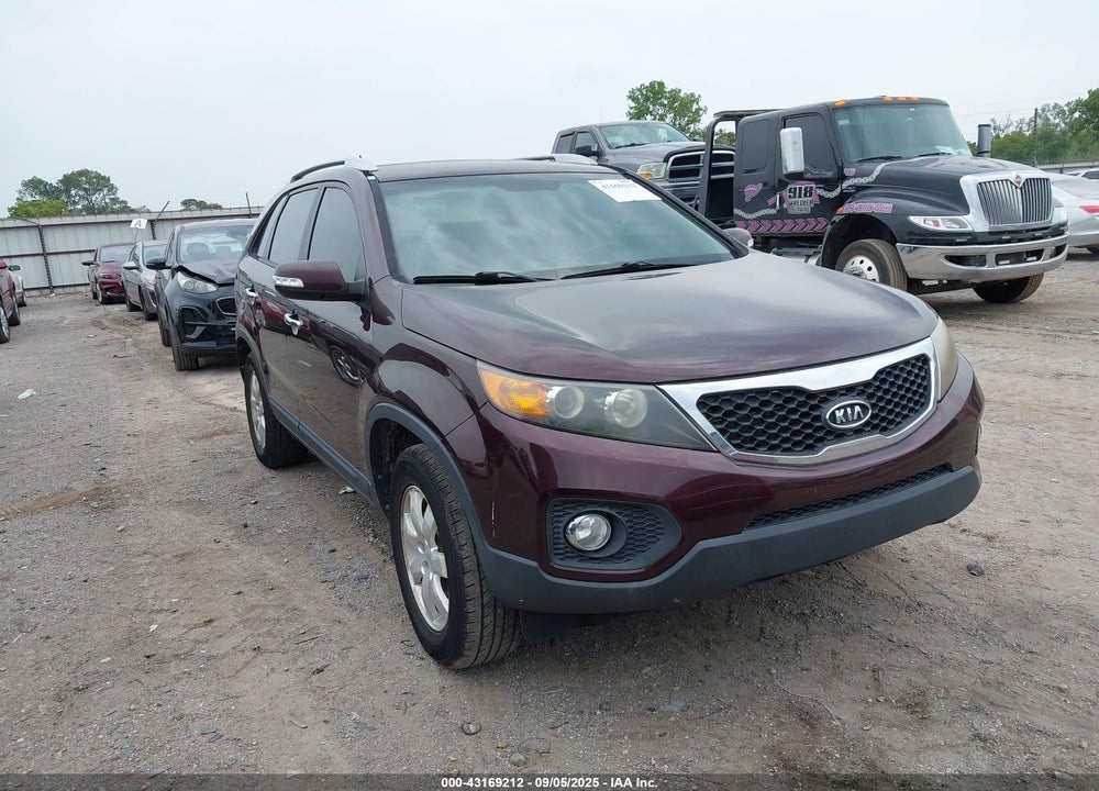 2011 KIA SORENTO VIN: 5XYKT4A15BG137219