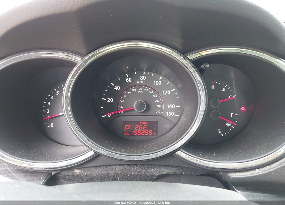 2011 KIA SORENTO VIN: 5XYKT4A15BG137219