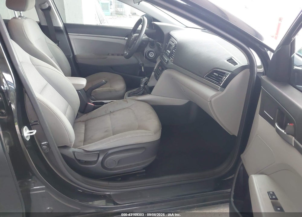 2017 HYUNDAI ELANTRA VIN: 5NPD74LF1HH065197