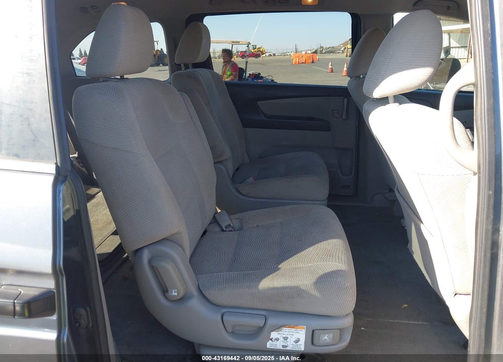2011 HONDA ODYSSEY LX VIN: 5FNRL5H20BB006872