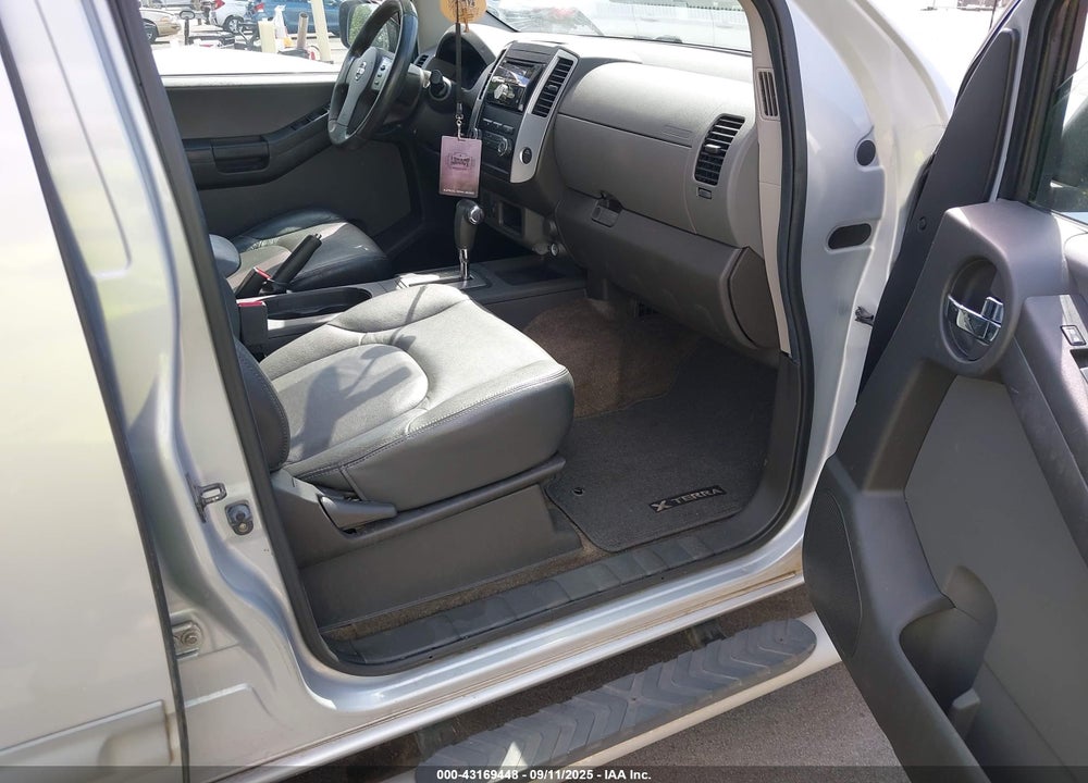 2011 NISSAN XTERRA S VIN: 5N1AN0NU2BC517220