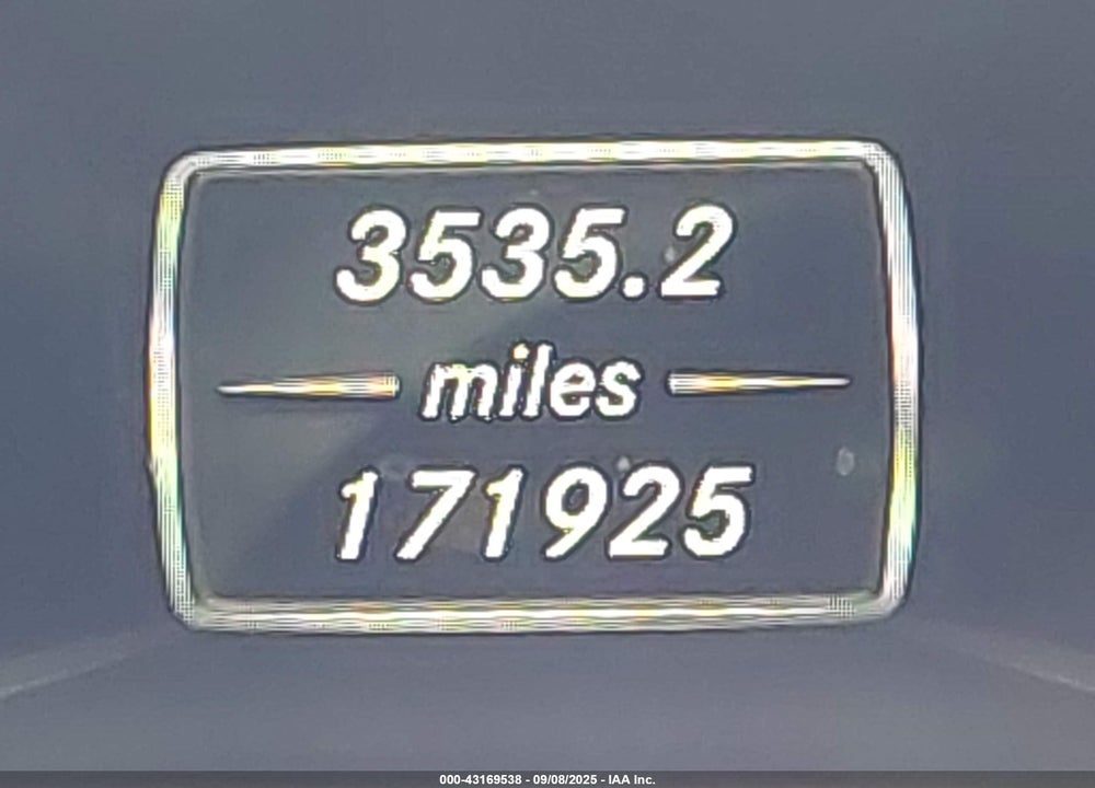 2011 MERCEDES-BENZ E 350 VIN: WDDHF5GB8BA504594