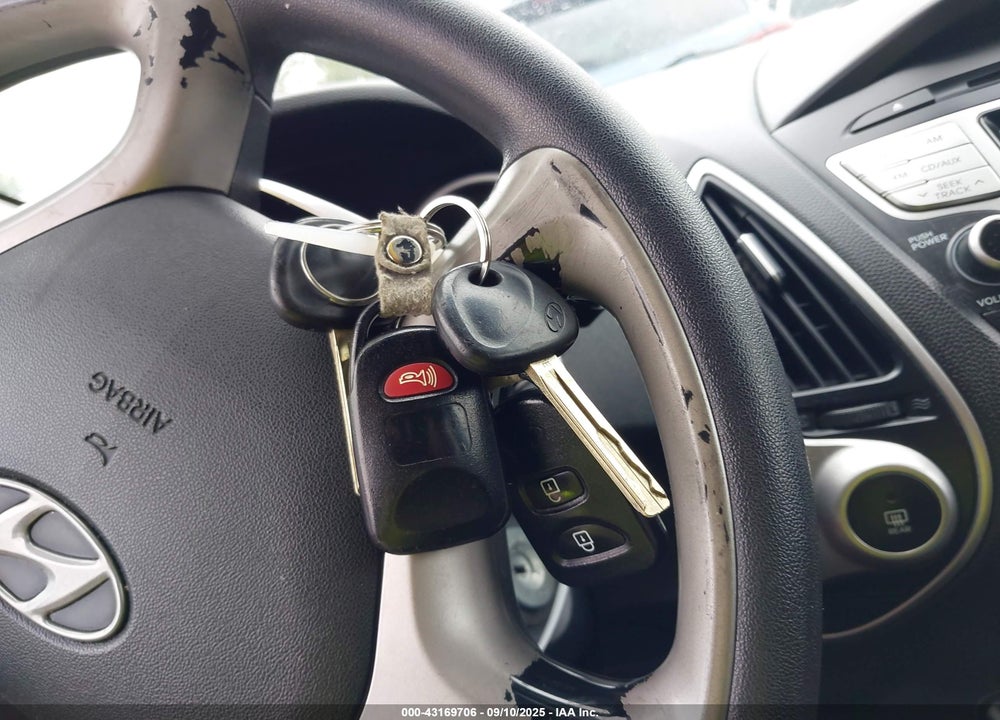 2013 HYUNDAI TUCSON VIN: KM8JT3AB8DU601762