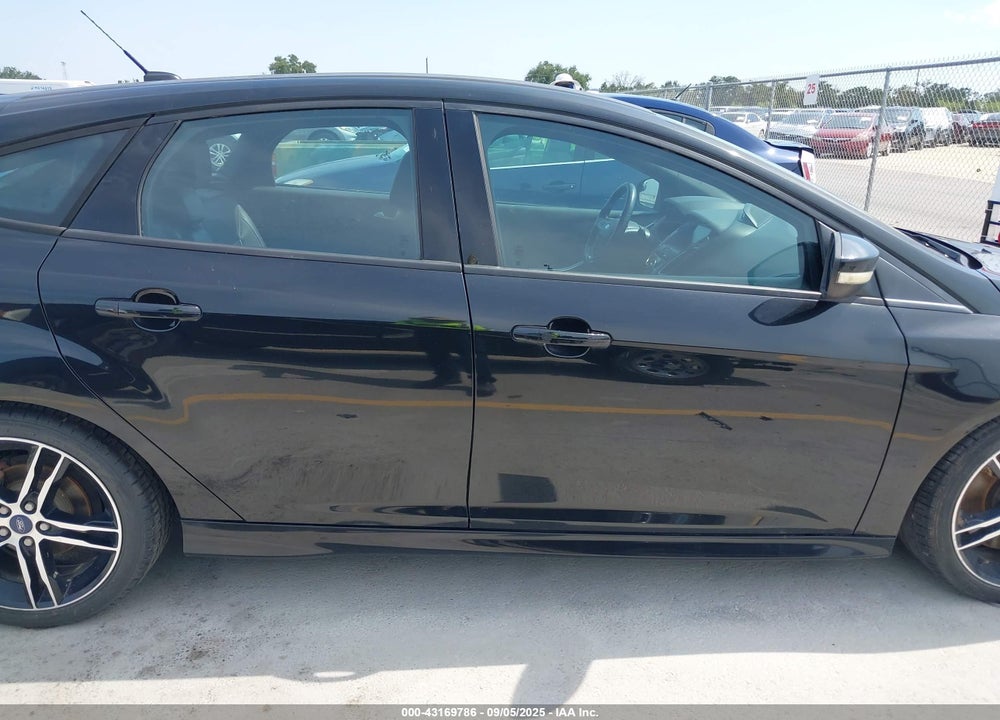 2015 FORD FOCUS VIN: 1FADP3L96FL294199