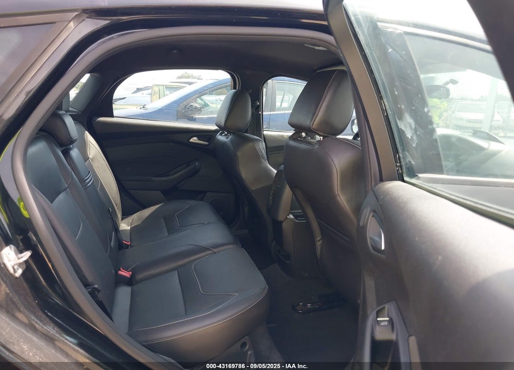 2015 FORD FOCUS VIN: 1FADP3L96FL294199