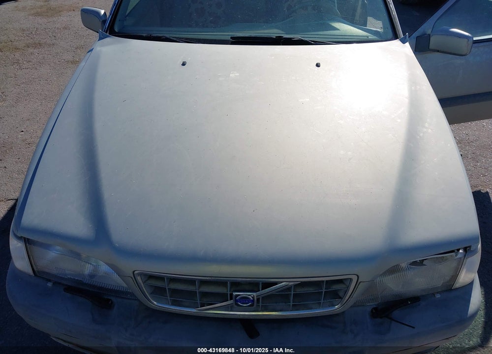 2000 VOLVO V70 XC/XC SE VIN: YV1LZ56D8Y2693856