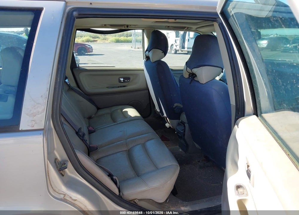 2000 VOLVO V70 XC/XC SE VIN: YV1LZ56D8Y2693856