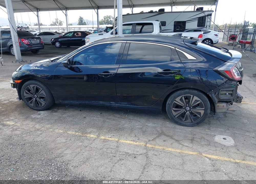 2017 HONDA CIVIC VIN: SHHFK7H57HU413820