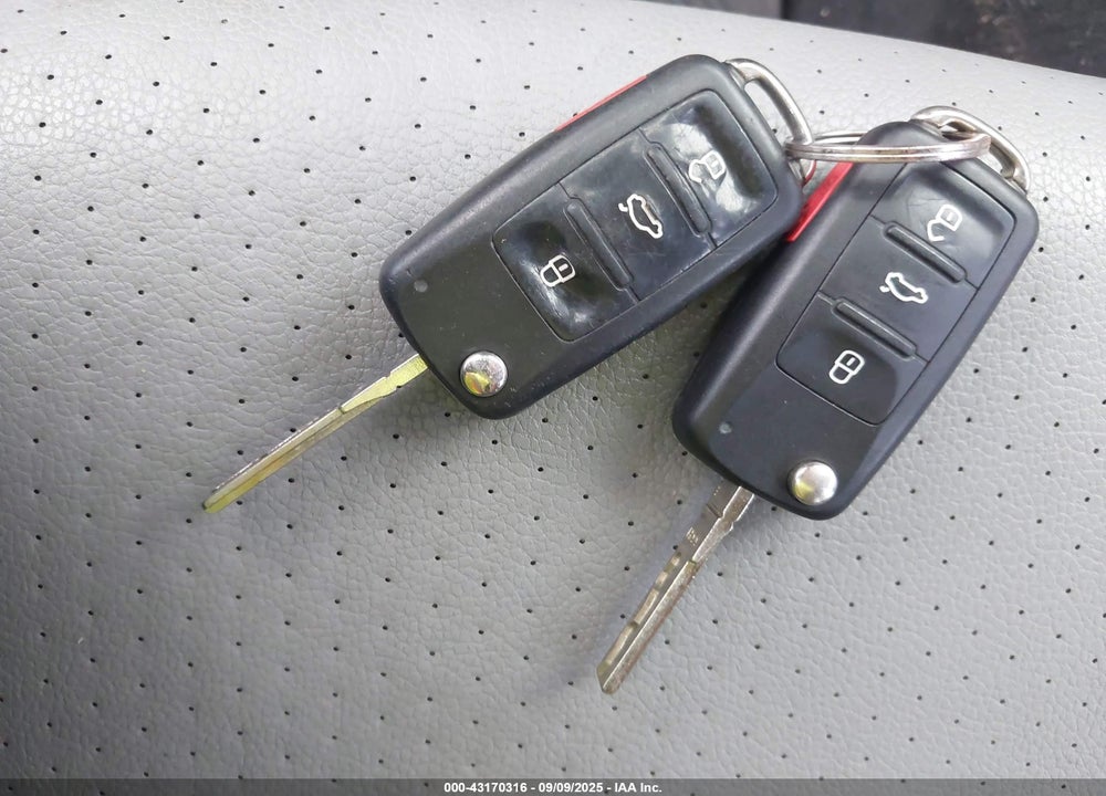 2013 VOLKSWAGEN JETTA HYBRID SE VIN: 3VW637AJ6DM260145