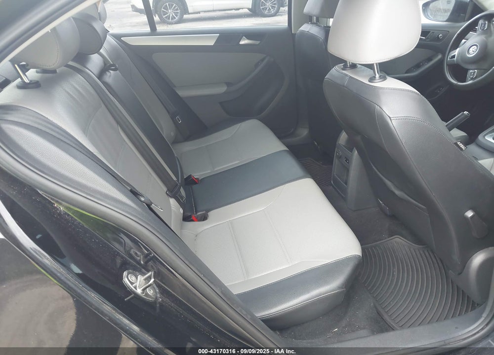 2013 VOLKSWAGEN JETTA HYBRID SE VIN: 3VW637AJ6DM260145