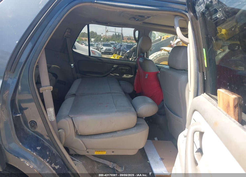 2005 TOYOTA SEQUOIA SR5 V8 VIN: 5TDBT44A65S247053