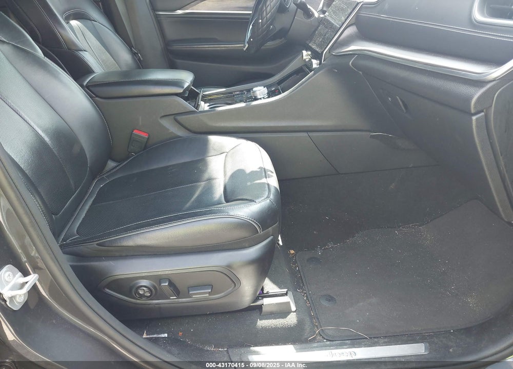 2022 JEEP GRAND CHEROKEE VIN: 1C4RJHDG5N8635976