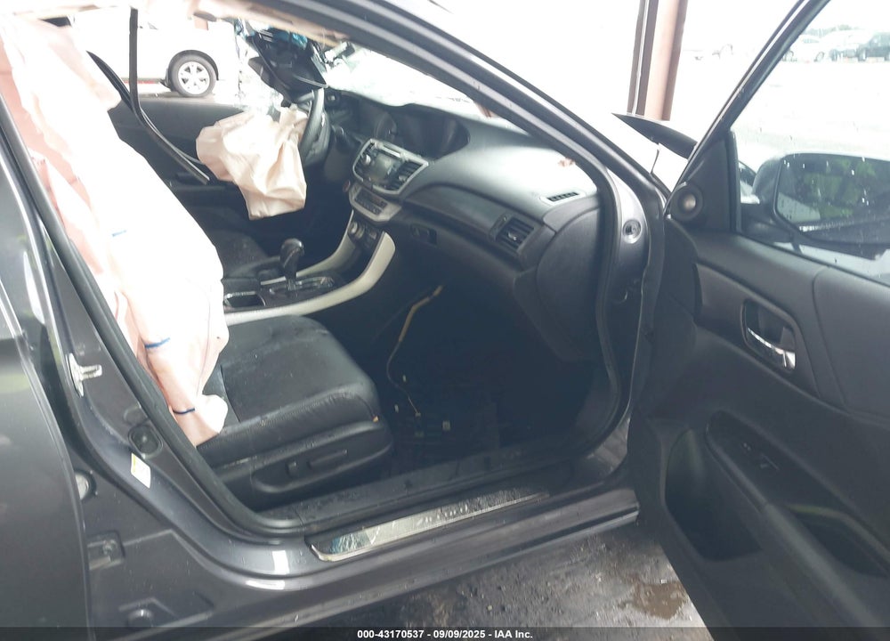 2013 HONDA ACCORD VIN: 1HGCR2F81DA090630