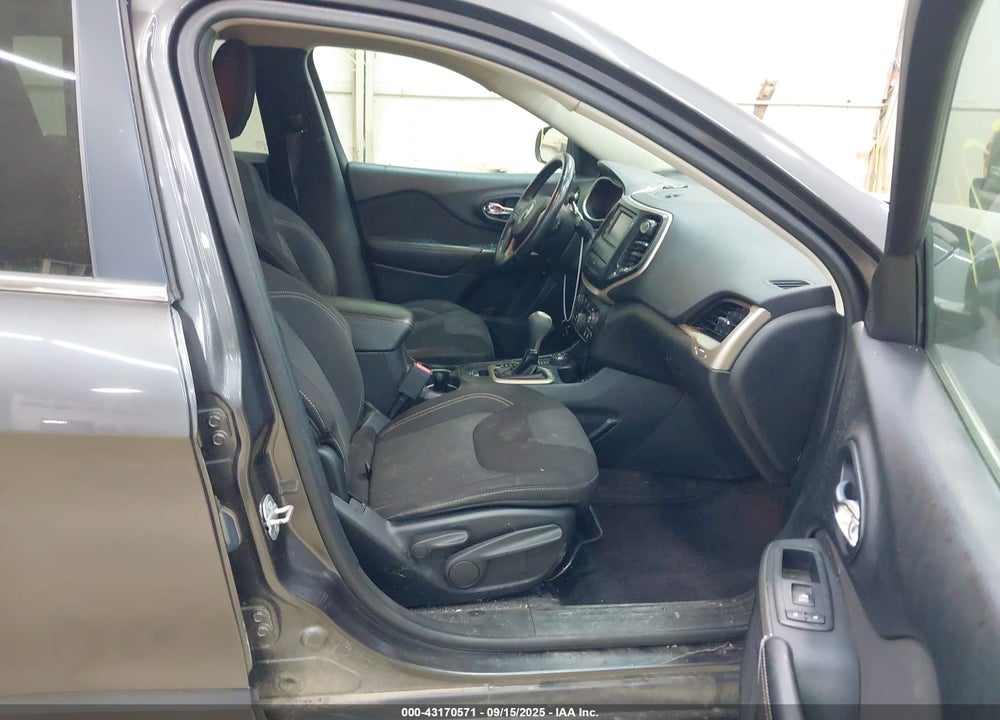 2017 JEEP CHEROKEE VIN: 1C4PJMCB1HW524072