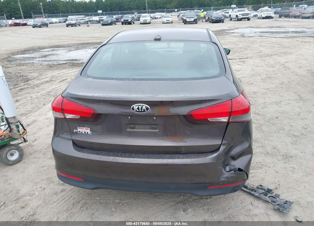 2017 KIA FORTE VIN: 3KPFK4A72HE115175
