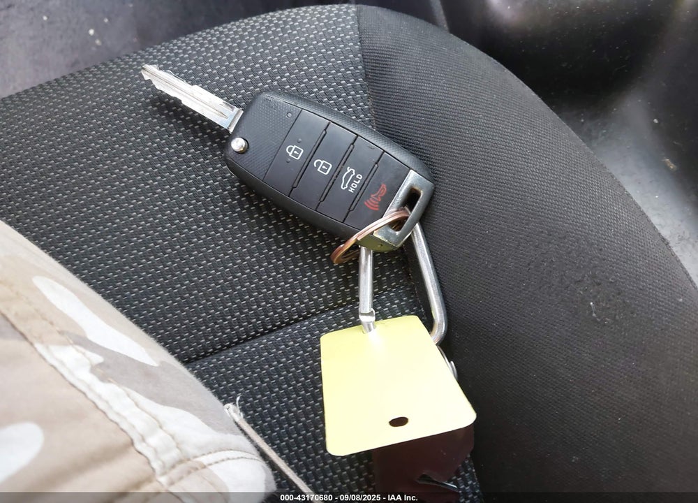 2017 KIA FORTE VIN: 3KPFK4A72HE115175
